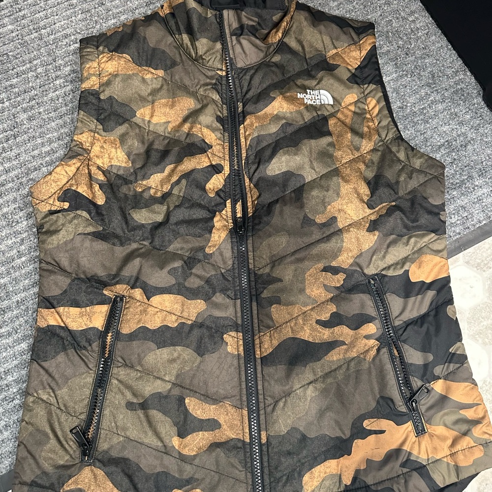 The North Face Black Puffer Vest Women’s M  Camo